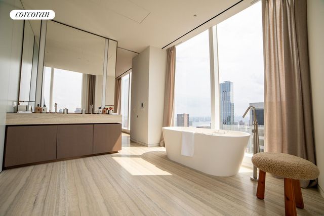 100 E 53rd St Apt 57A, New York City, NY 10022