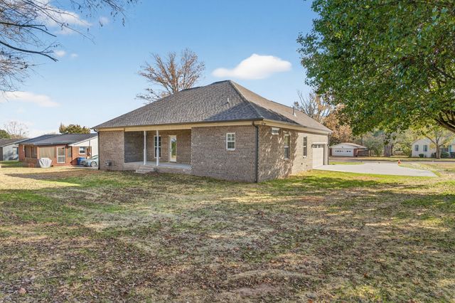 702 Meadow Rd, Mount Pleasant, TN 38474