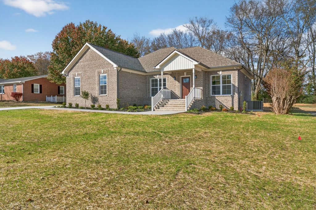 702 Meadow Rd, Mount Pleasant, TN 38474