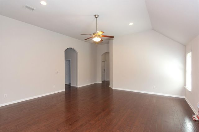 1916 Bobbywoods LN, Manchaca, TX 78652