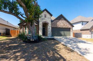 1916 Bobbywoods LN, Manchaca, TX 78652