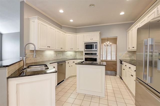 412 Kenswick Court, Edmond, OK 73034