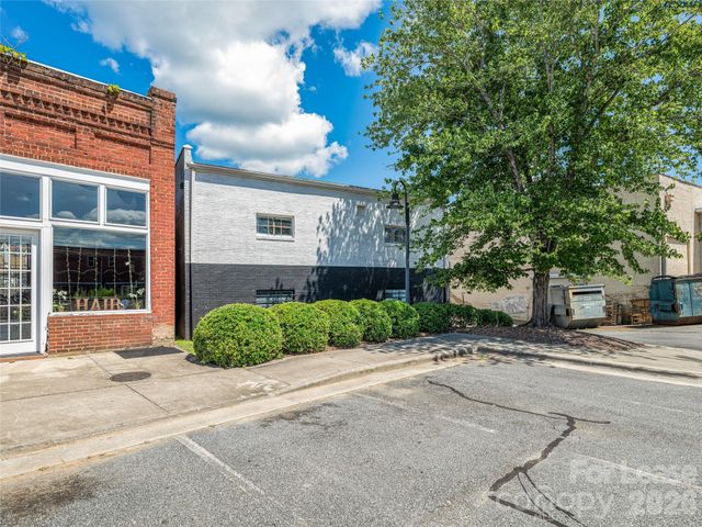105 W Henderson Street, Marion, NC 28752