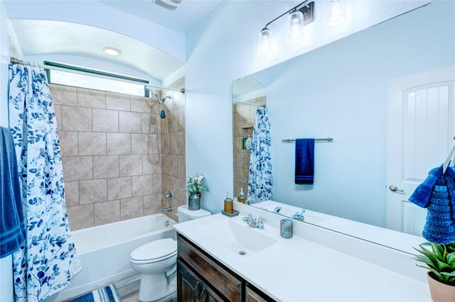 1201 Meadowlakes, Azle, TX 76020