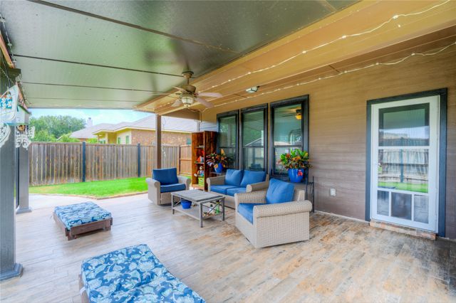 1201 Meadowlakes, Azle, TX 76020