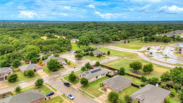 1201 Meadowlakes, Azle, TX 76020