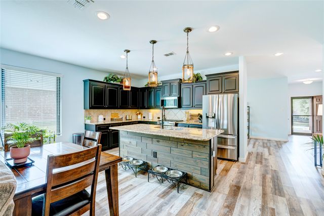 1201 Meadowlakes, Azle, TX 76020