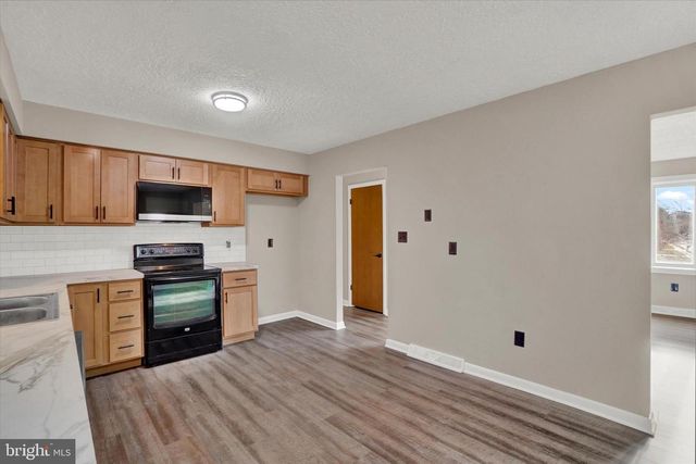 121 PAULINE AVE, York, PA 17408