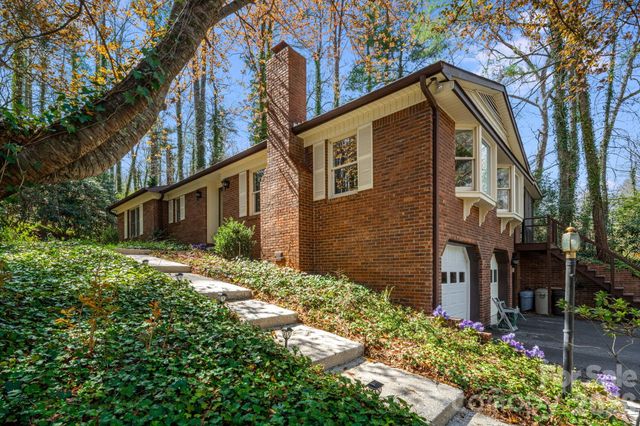 154 Surry Lane, Hendersonville, NC 28791