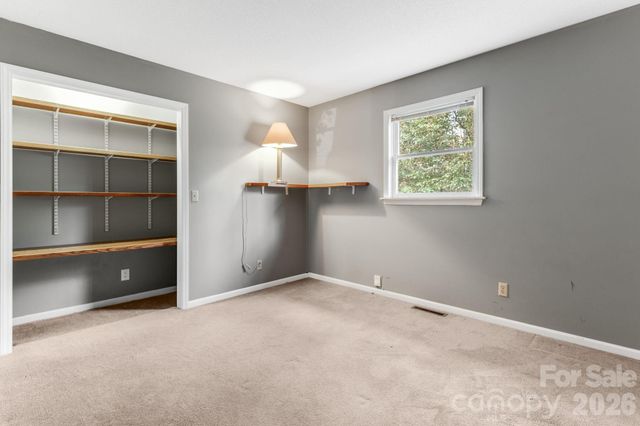 154 Surry Lane, Hendersonville, NC 28791