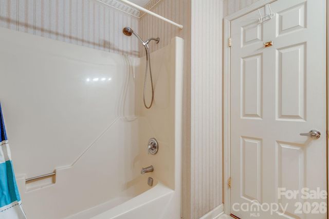 154 Surry Lane, Hendersonville, NC 28791