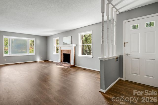 154 Surry Lane, Hendersonville, NC 28791