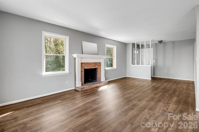 154 Surry Lane, Hendersonville, NC 28791