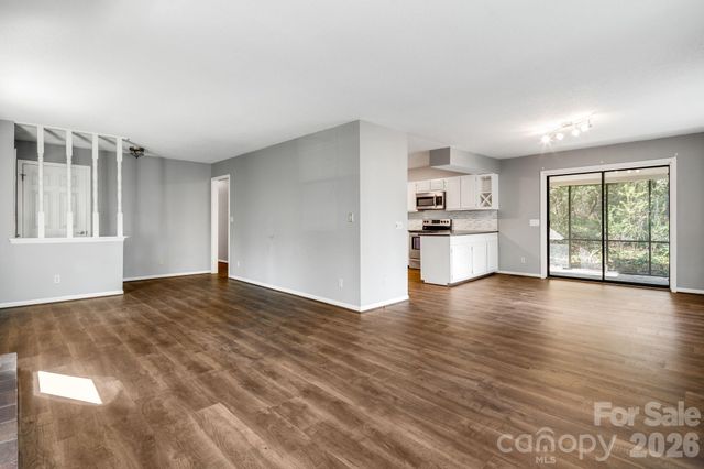 154 Surry Lane, Hendersonville, NC 28791