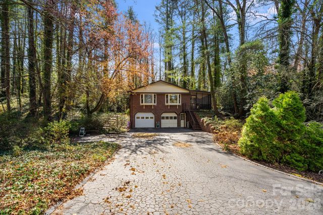 154 Surry Lane, Hendersonville, NC 28791