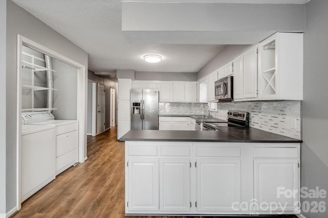 154 Surry Lane, Hendersonville, NC 28791