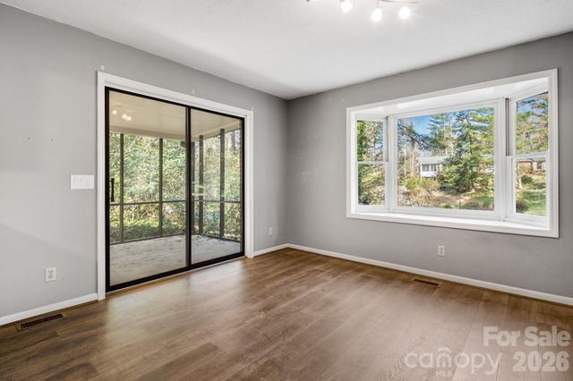 154 Surry Lane, Hendersonville, NC 28791