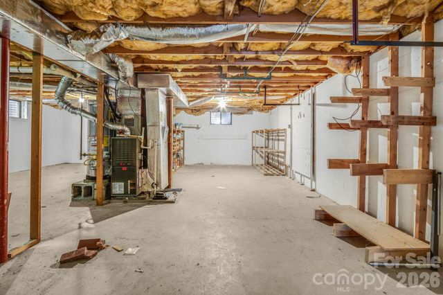 154 Surry Lane, Hendersonville, NC 28791