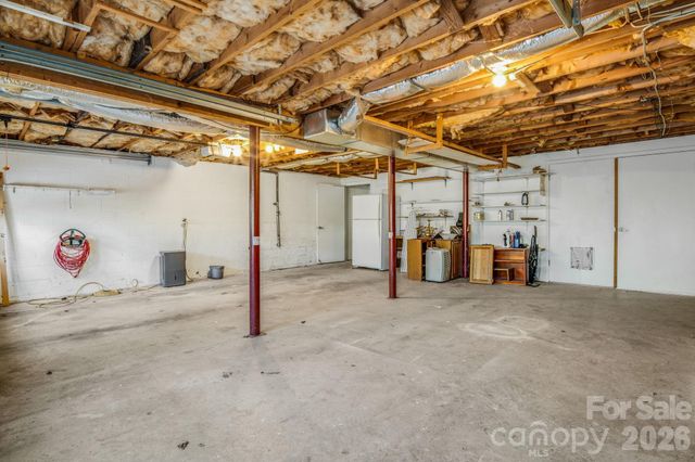 154 Surry Lane, Hendersonville, NC 28791