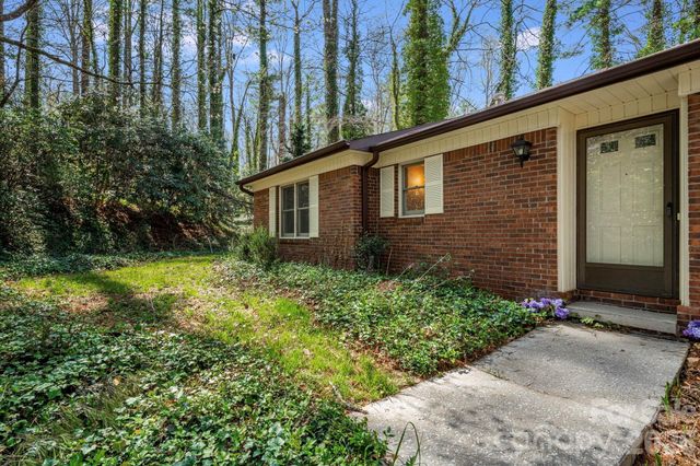 154 Surry Lane, Hendersonville, NC 28791