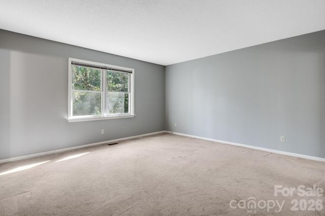 154 Surry Lane, Hendersonville, NC 28791