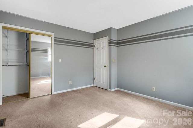 154 Surry Lane, Hendersonville, NC 28791