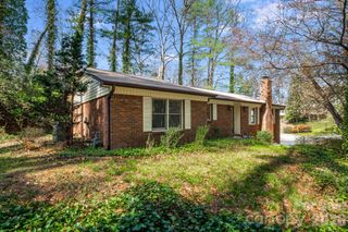 154 Surry Lane, Hendersonville, NC 28791