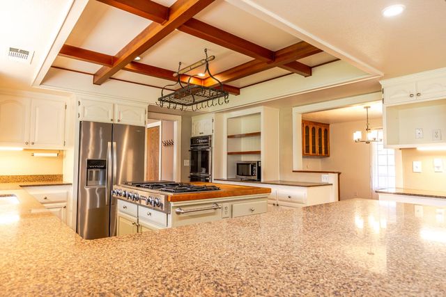 45344 S Oakview Drive, Oakhurst, CA 93644