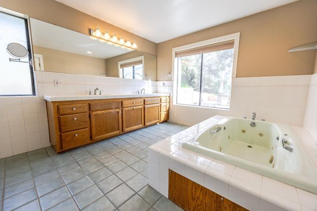 45344 S Oakview Drive, Oakhurst, CA 93644