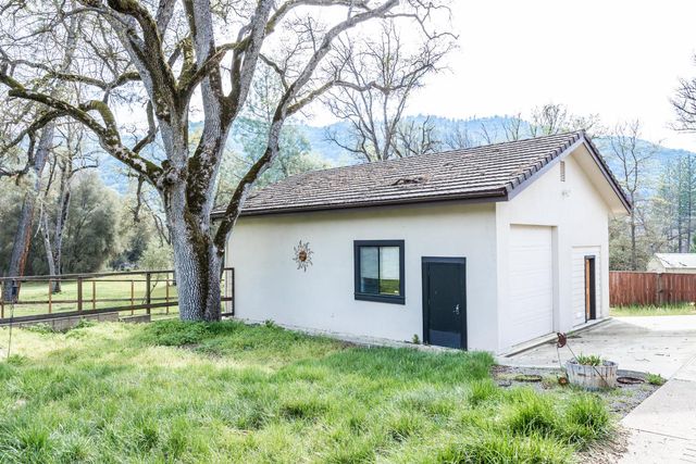 45344 S Oakview Drive, Oakhurst, CA 93644