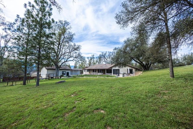 45344 S Oakview Drive, Oakhurst, CA 93644