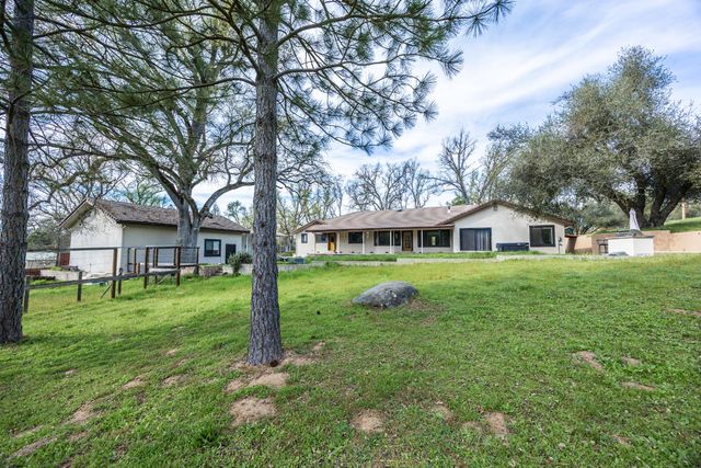 45344 S Oakview Drive, Oakhurst, CA 93644