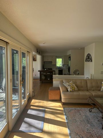 141 Great Hawk Road, Rochester, VT 05767