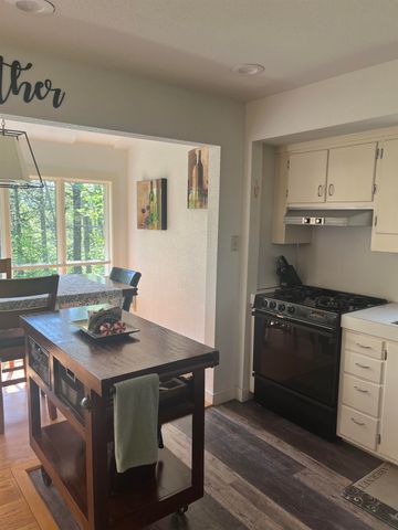 141 Great Hawk Road, Rochester, VT 05767
