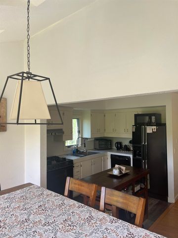 141 Great Hawk Road, Rochester, VT 05767