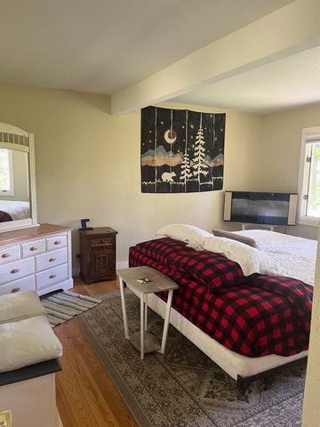 141 Great Hawk Road, Rochester, VT 05767