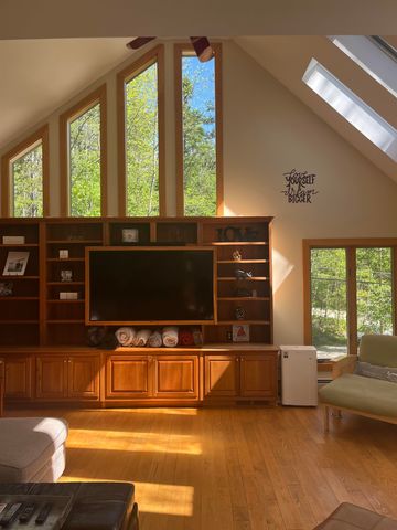 141 Great Hawk Road, Rochester, VT 05767