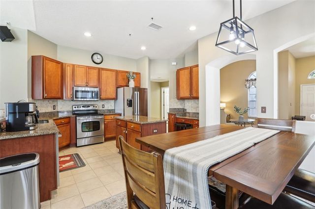 5119 WHISPERING LEAF TRAIL, Valrico, FL 33596