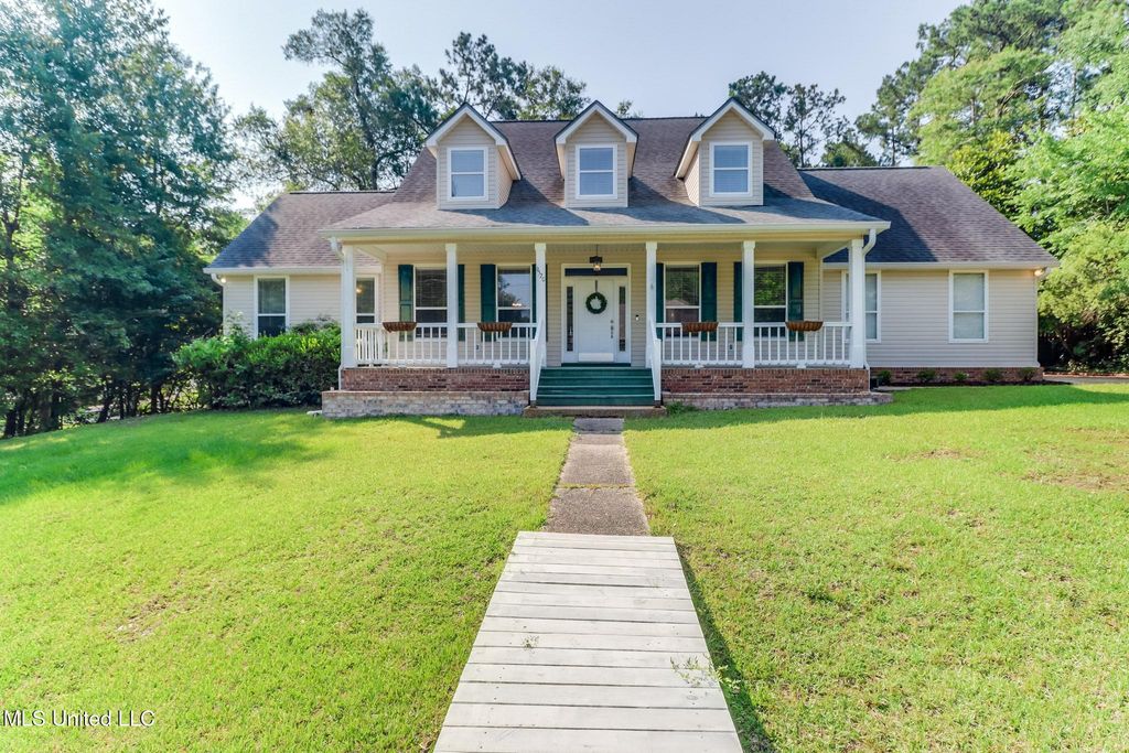 9520 Kalikimaka Place, Diamondhead, MS 39525