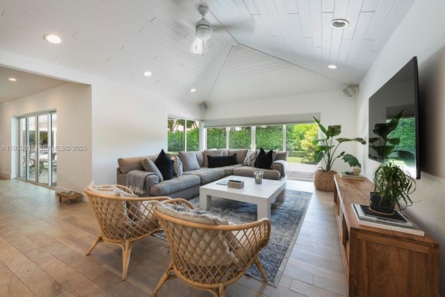 15503 SW 74th Pl, Palmetto Bay, FL 33157