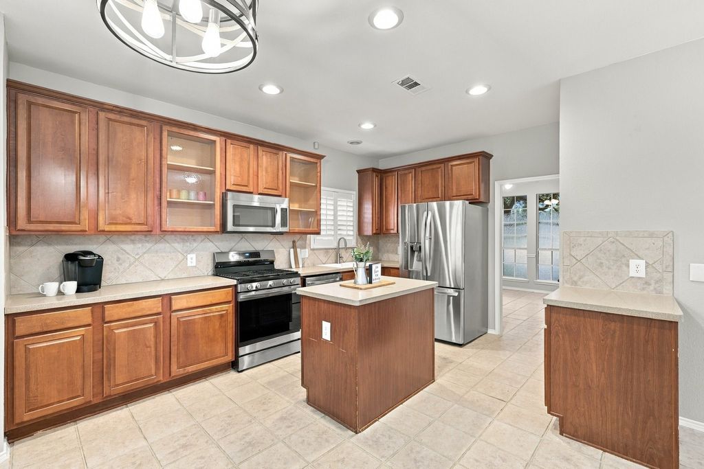 518 Briaroaks Drive, Lake Dallas, TX 75065 — photo 2