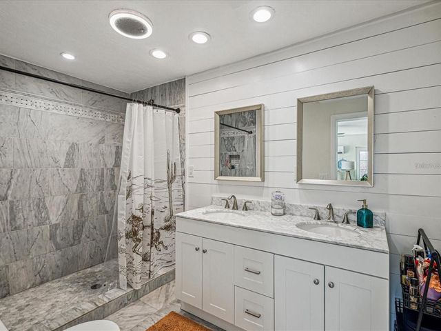 1850 OREGON AVENUE NE, St Petersburg, FL 33703