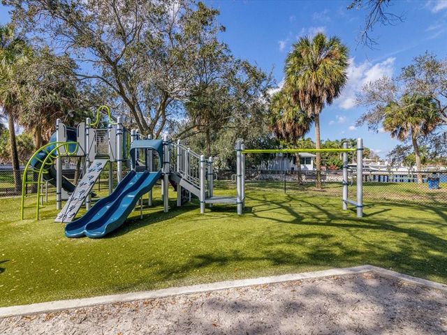 1850 OREGON AVENUE NE, St Petersburg, FL 33703