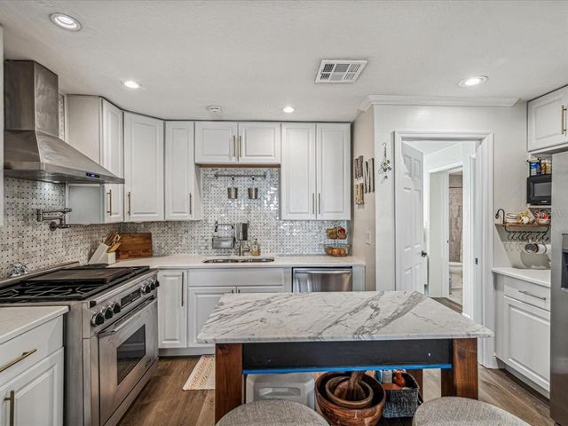 1850 OREGON AVENUE NE, St Petersburg, FL 33703