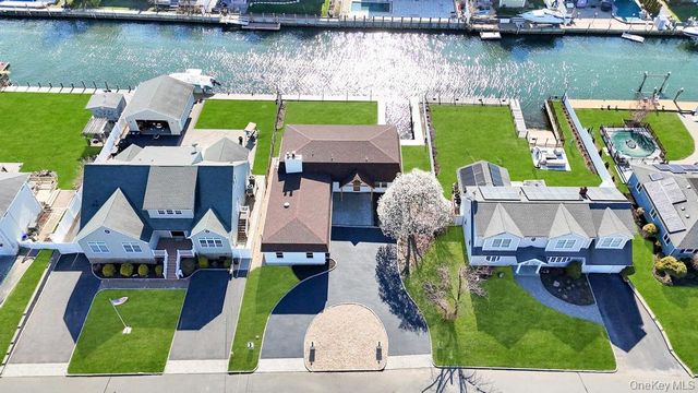 66 Lighthouse Road, Babylon, NY 11702