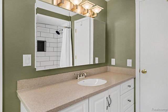 1683 Dancer Drive, Rochester Hills, MI 48307