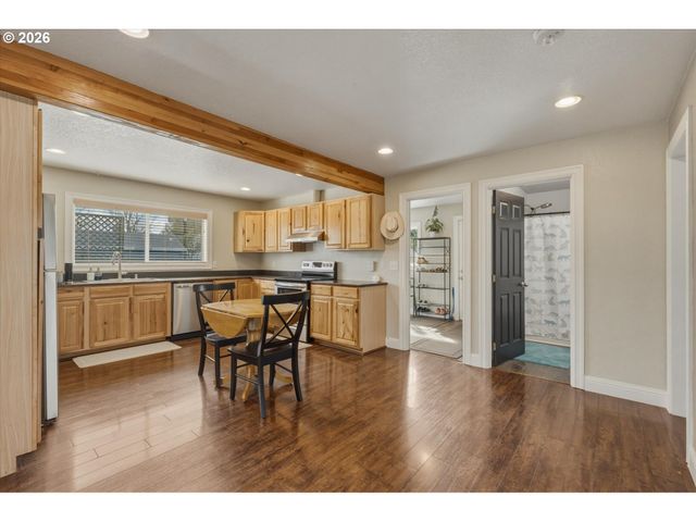 1215 30TH Ave, Longview, WA 98632