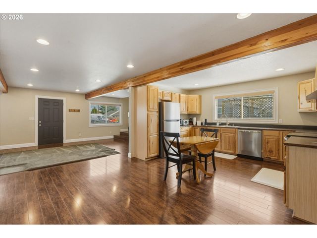 1215 30TH Ave, Longview, WA 98632
