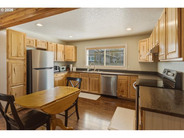 1215 30TH Ave, Longview, WA 98632