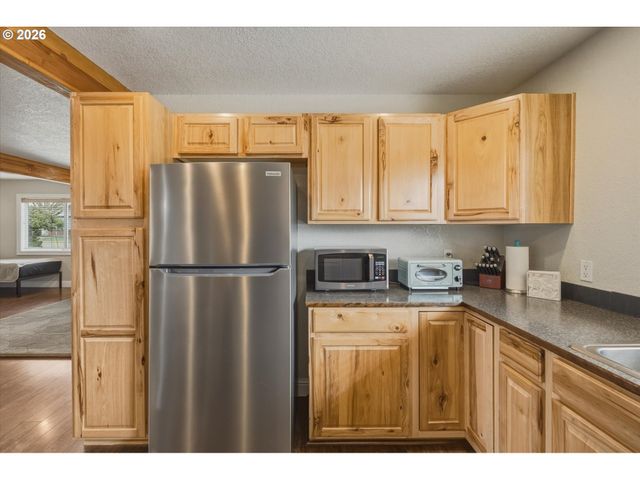 1215 30TH Ave, Longview, WA 98632